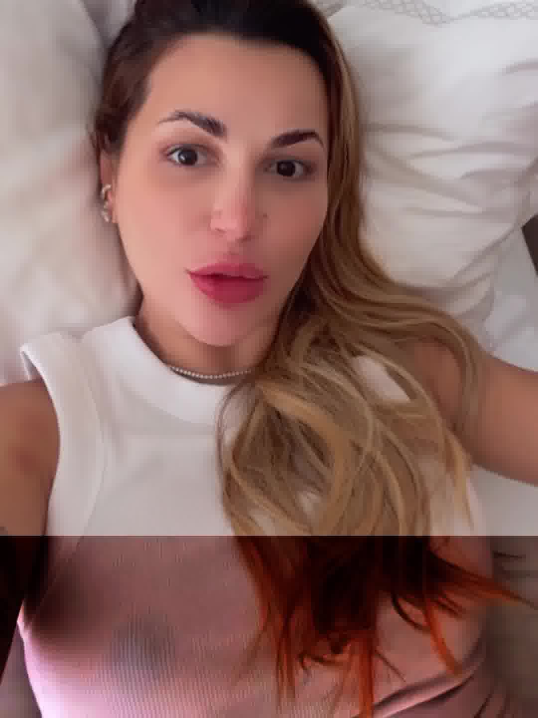 Deolane Bezerra Sem Sutiã em Stories