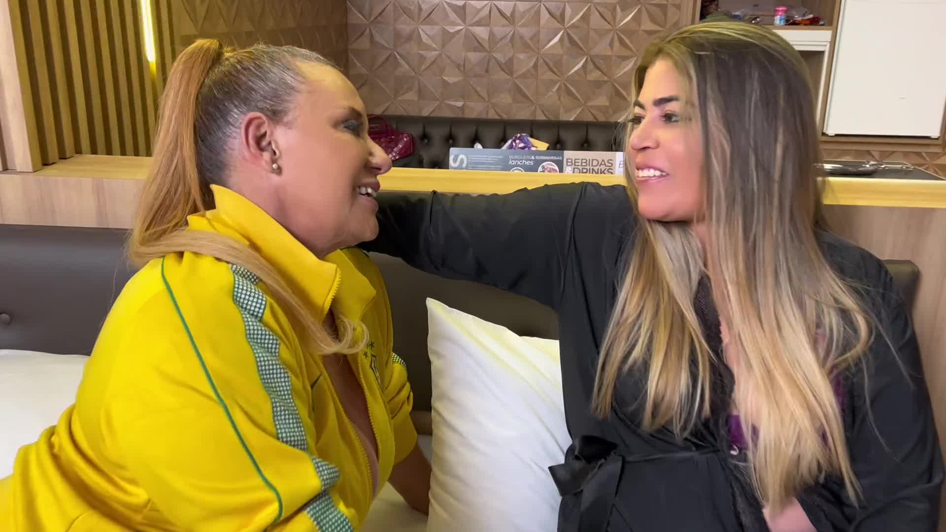 Bruna Sufistinha e Rita Cadilac se pegando | 6 minutos
